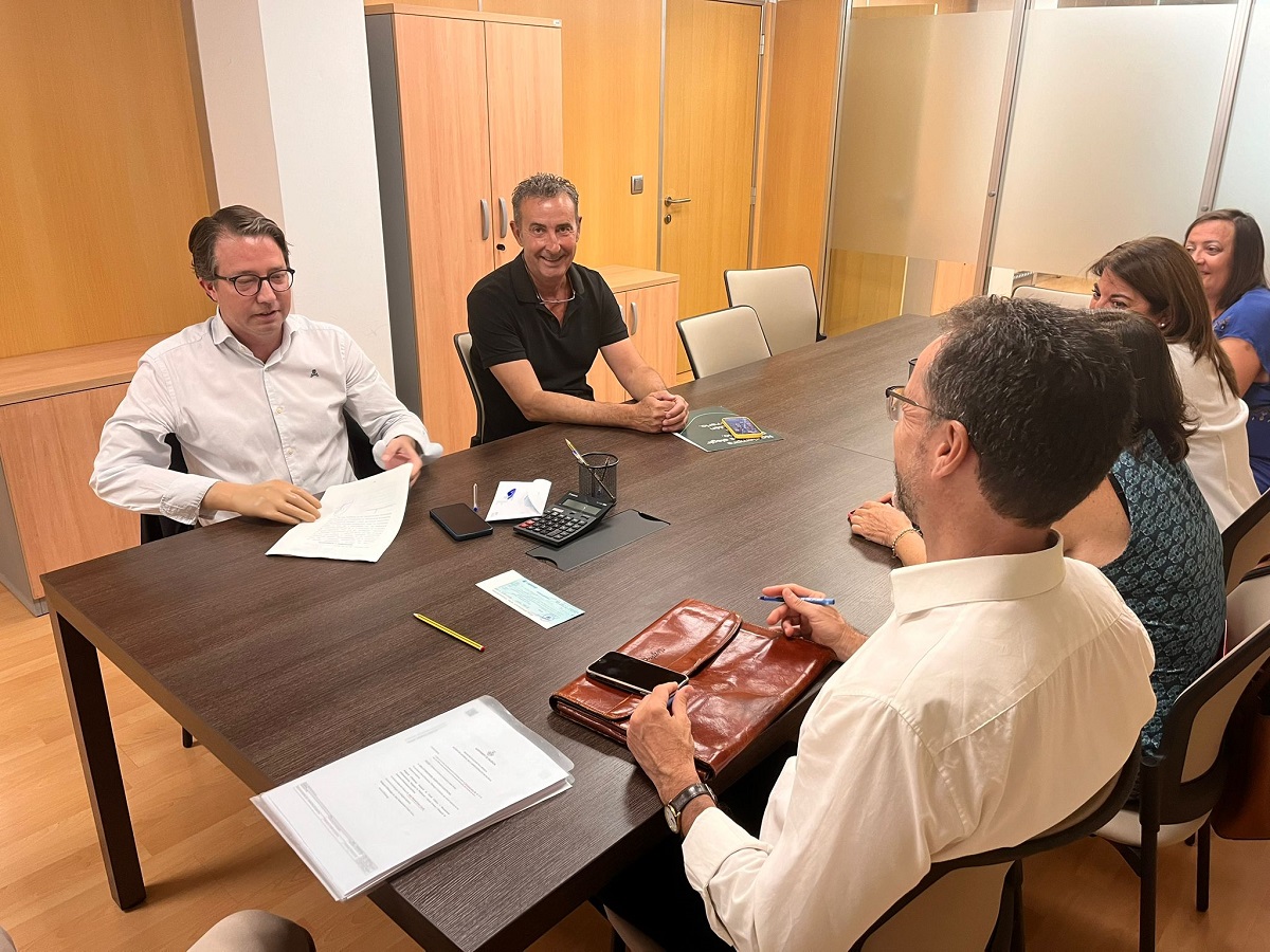 Juan Giner, en una reunión de la comisión de vivienda